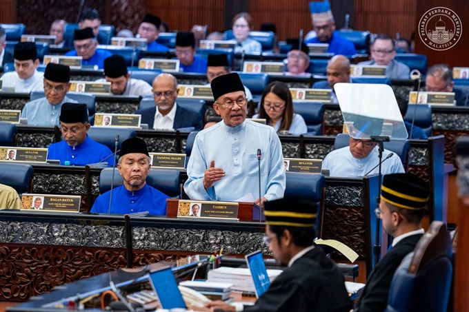 DS Anwar membentangkan Belanjawan 2027 di Dewan Rakyat semalam
