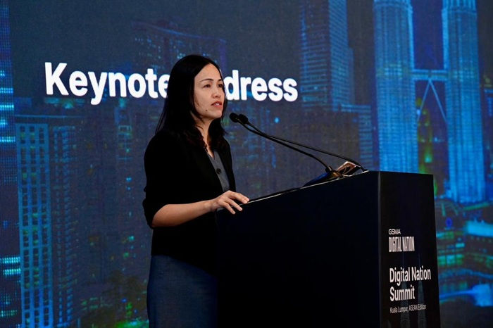 Timbalan Menteri Komunikasi, Teo Nie Ching berucap di Digital Nation Summit Kuala Lumpur