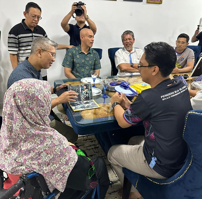 Membelek gambar lama perjuangan reformasi