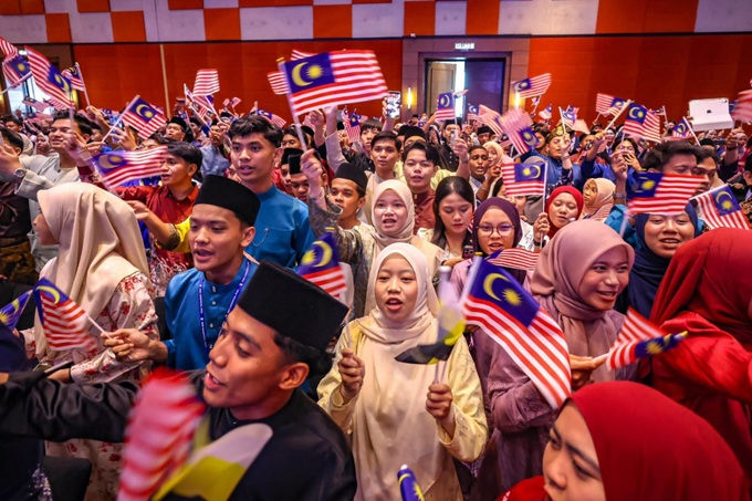 DS Fadhlina pada Sesi Temu Anwar Sempena Ambang Merdeka Sahabat Madani di Institut Pendidikan Guru (IPG) Kampus Tuanku Bainun, di Bukit Mertajam, semalam