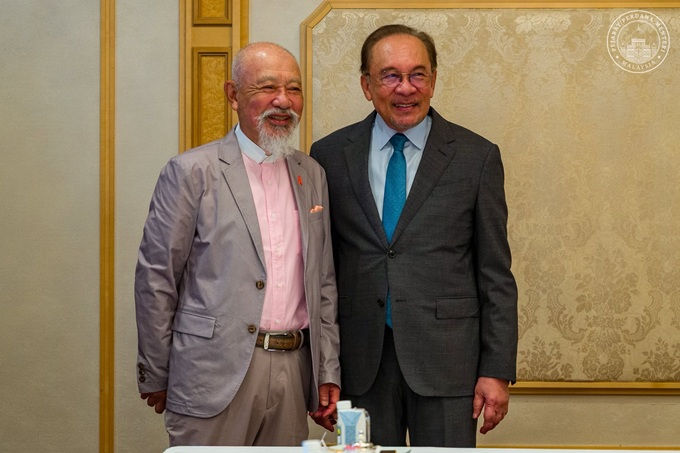 Anwar bersama sahabat lama Pengerusi Nippon Foundation, Yohei Sasakawa