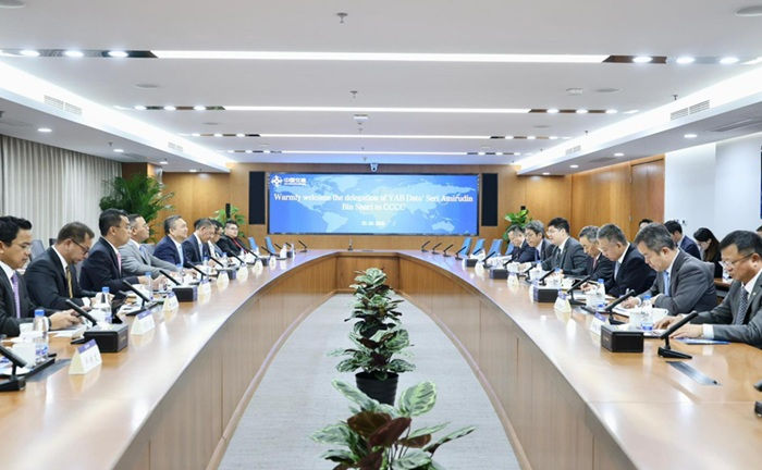 DS Amirudin mengadakan pertemuan dengan Pengerusi CCCC, Song Hailiang di Beijing