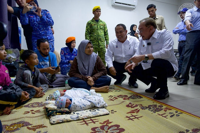 Memilukan... bayi yang baharu lahir tidak lagi mempunyai kediaman, ditempatkan bersama keluarga di PPS