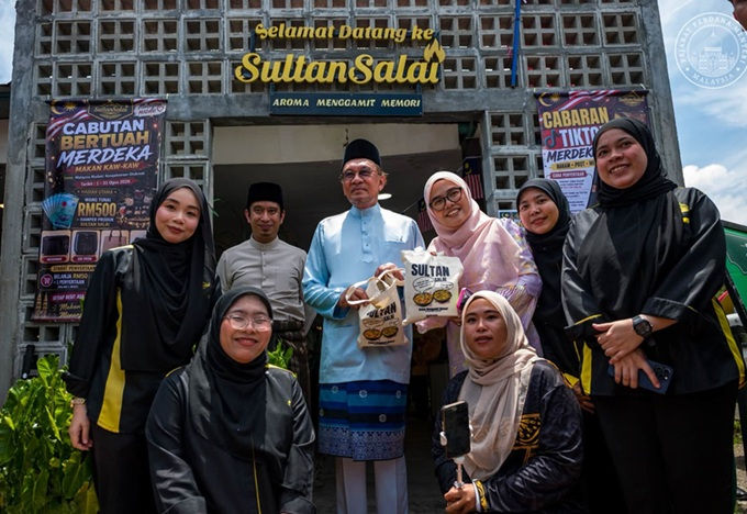 DS Anwar bersama Adam Adli santai mempromosikan perniagaan anak tempatan Melaka, Sultan Salai