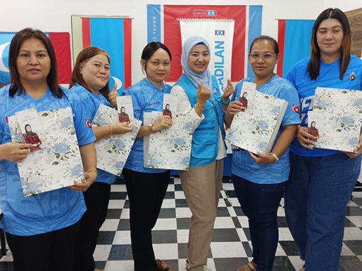 Wanita KEADILAN Pasir Gudang raikan anggota sambut Krismas