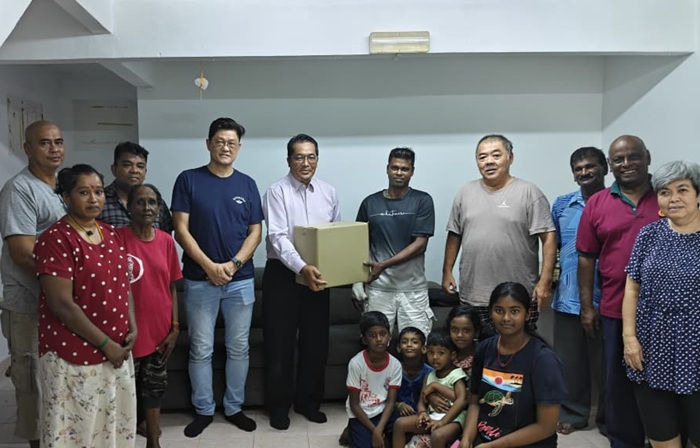 Ziarah Kasih MADANI KEADILAN Kuantan sumbang bakul makanan, wang tunai