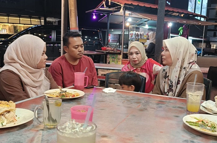 Md Asyraf mendengar kisah keluarga OKU malang dipukul sekumpulan lelaki di pasar tani Kemaman