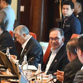'Enggan kerjasama dengan DAP, Zahid duduk sebelah Loke mesyuarat kabinet!'