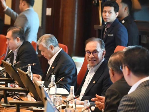 'Enggan kerjasama dengan DAP, Zahid duduk sebelah Loke mesyuarat kabinet!'