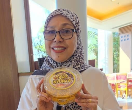 Jejak Usahawan SKM: Premium tart nyonya klasik air tangan Feeza Harun