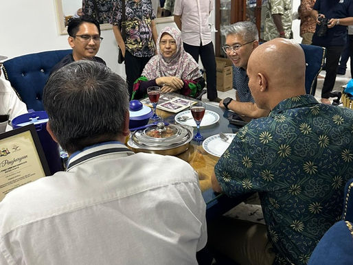 Ziarah Kasih parlimen Ampang: Otai Reformis terima sumbangan, penghargaan