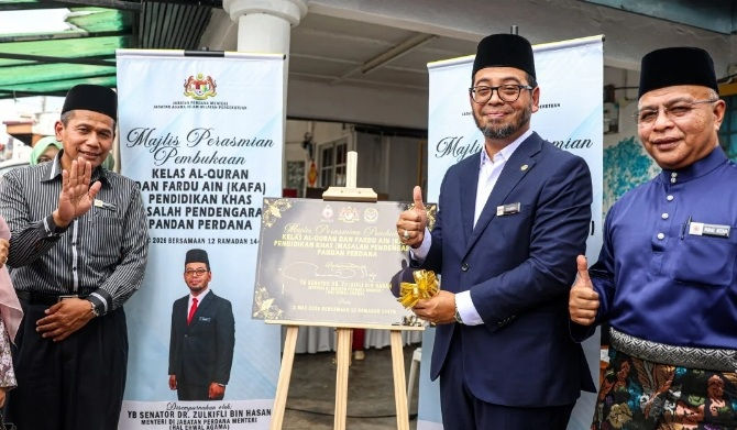 Dr Zulkifli (dua dari kanan) merasmikan pembukaan KAFA Pendidikan Khas