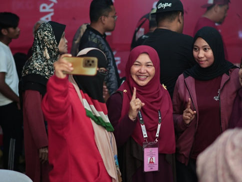 Zarinna tawar inisiatif KASIH Rahmah untuk penduduk DUN Lenggeng