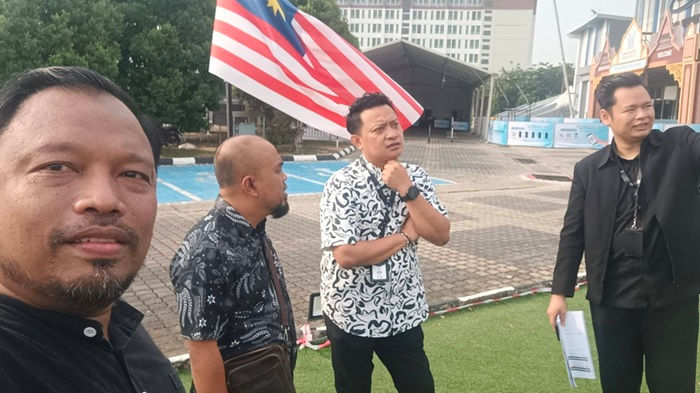 Eddiarman (kiri) bersama pimpinan MPN Melaka melakukan tinjauan ke tapak Kongres KEADILAN 2026