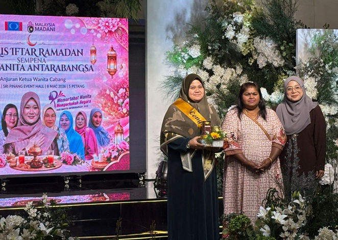 Antara wanita diberi anugerah penghargaan