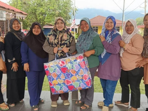 Wanita KEADILAN Perak santuni mangsa banjir Behrang Ulu