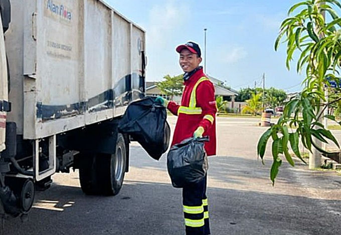 Sikap tidak memilih pekerjaan Saudara Wan Othman dipuji banyak pihak, termasuk Menteri Agama