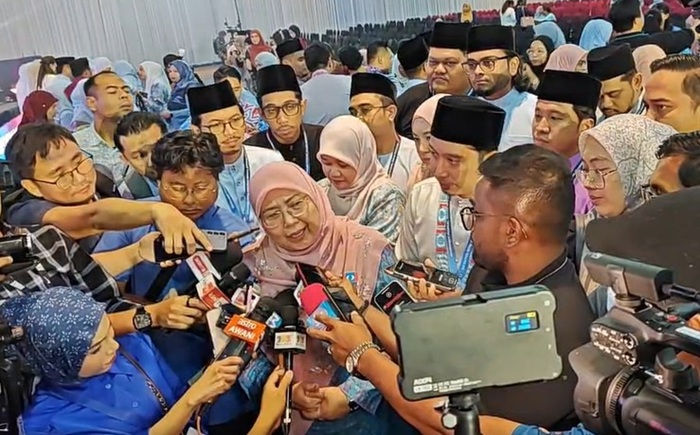Dr Fuziah ditanya wartawan mengenai situasi pemilihan selepas merasmikan Kongres Wanita dan AMK