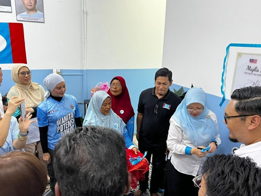 Dr Zaliha rasmi Pejabat KEADILAN Muar, sertai jelajah Jalur Gemilang