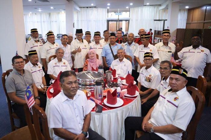 Fadhlina meraikan pesara ATM dan mezahirkan penghargaan ke atas jasa mereka semalam