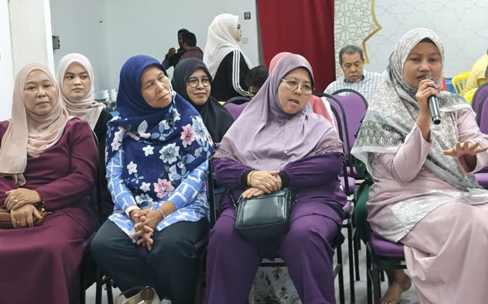 Sridayu bertanya soalan dalam sesi temu rapat