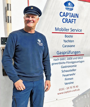 Captan mit Mütze_edited_edited.jpg