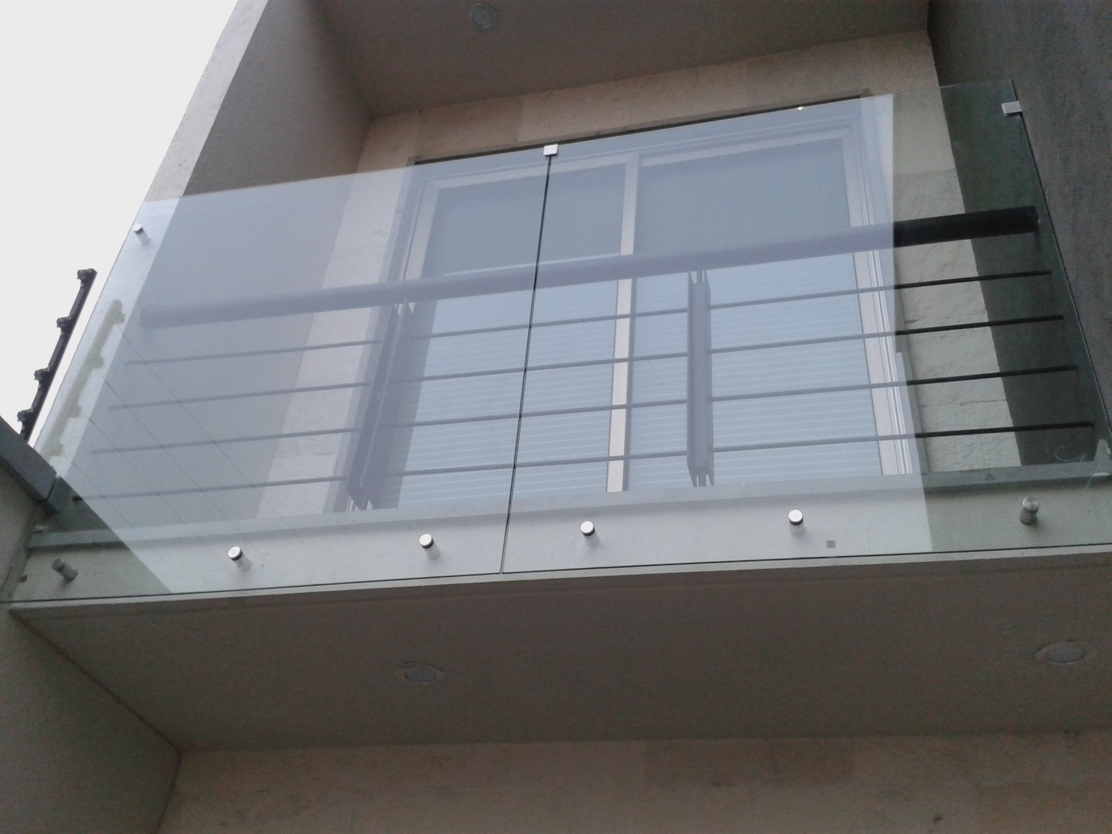 Barandal sujeto a muro - conectores