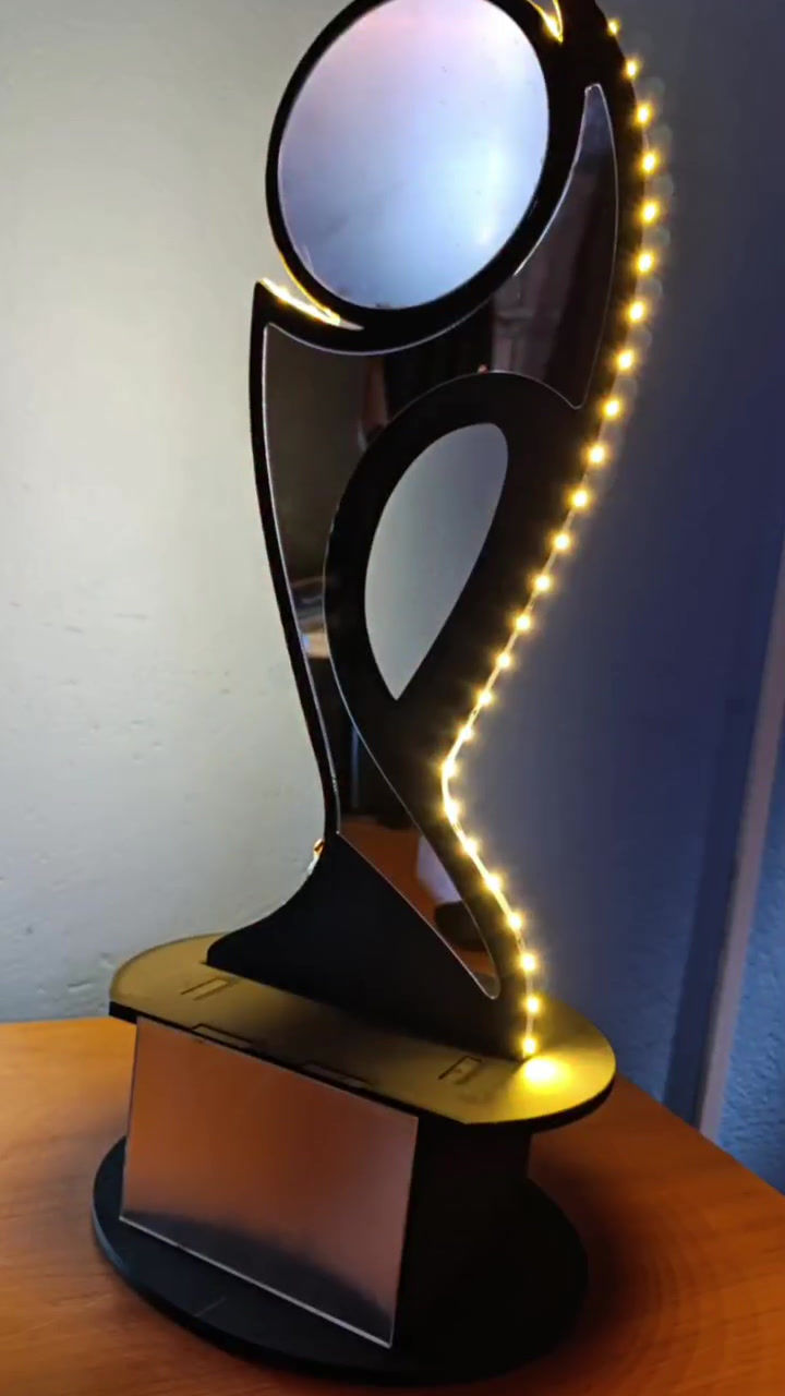 Miniatura: Troféu Esportivo Personalizado E Com Fita De Led