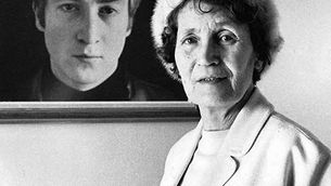 רק הדודה מימי יכלה להרכיב את ג'ון לנון על סוס פוני