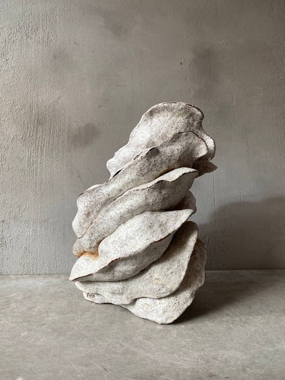 Fleur de la Nuit, objet céramique façonné à la main par Olesya et Andrij Voznicki
