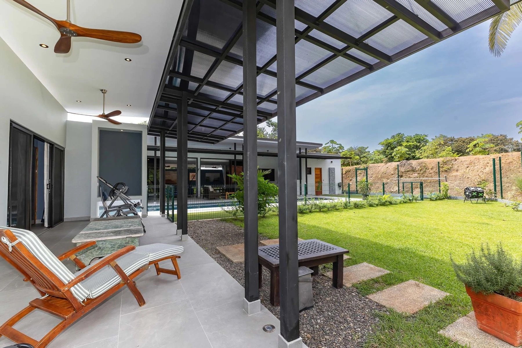 Contemporary 3-Bedroom Estate in Manuel Antonio property photo 4