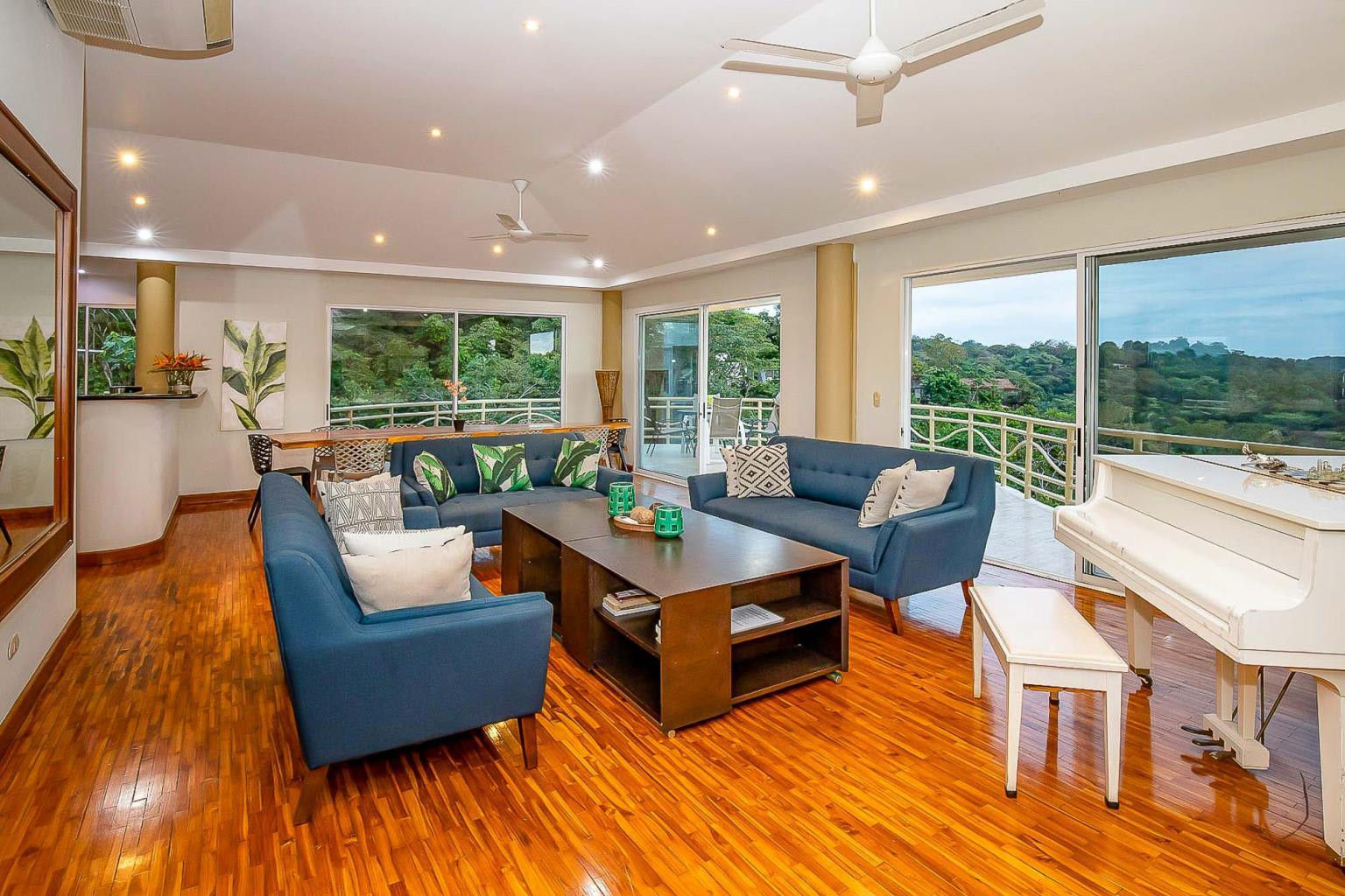 7-Bed Estate in Manuel Antonio | 7 Bed / 9 Bath