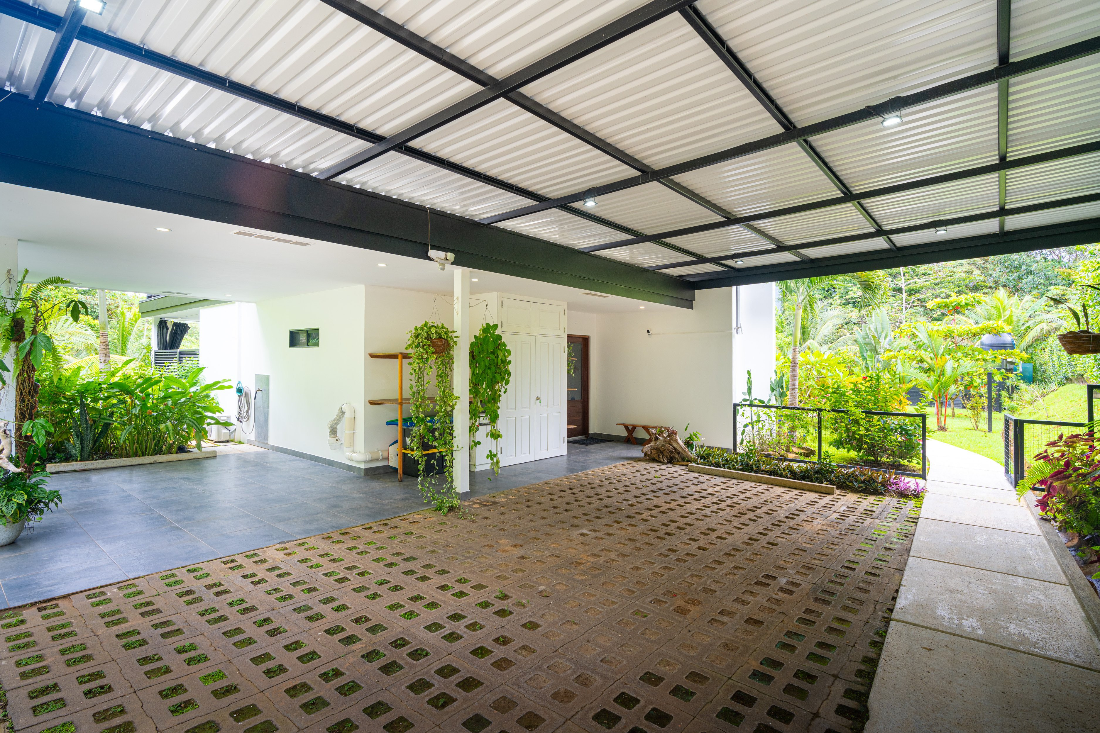 Modern 4-Bedroom Home in Ojochal property photo 3