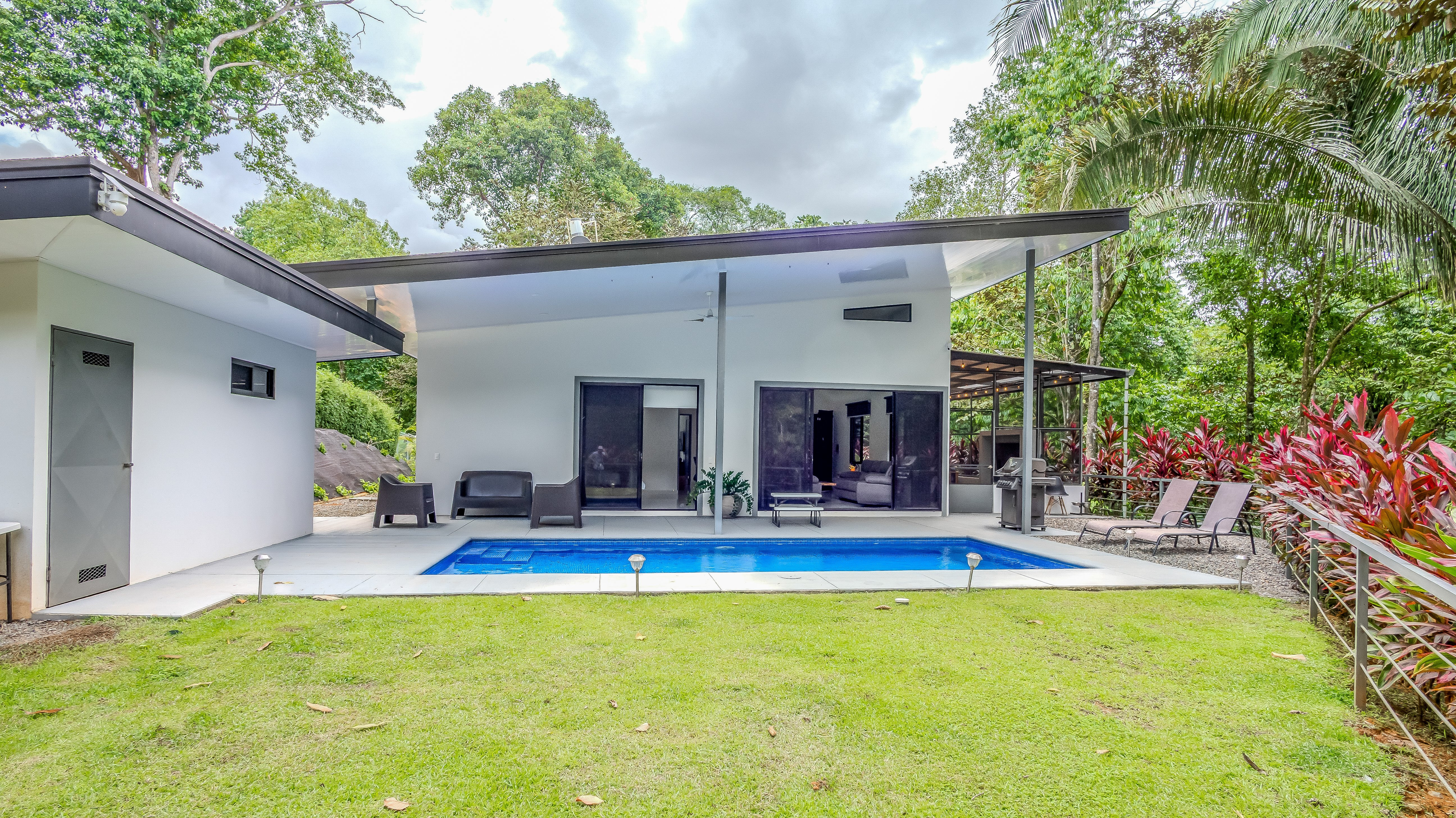Modern Jungle Home in Cinco Ventanas, Ojochal property photo 3