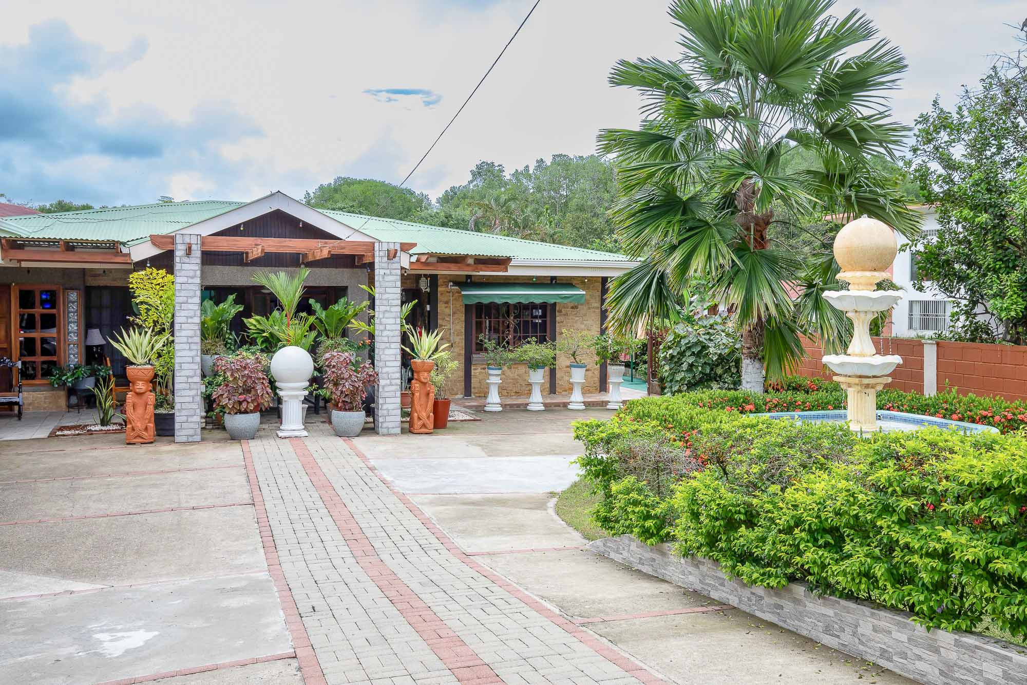 Spacious Home in Quepos | 3 Bed / 3.5 Bath
