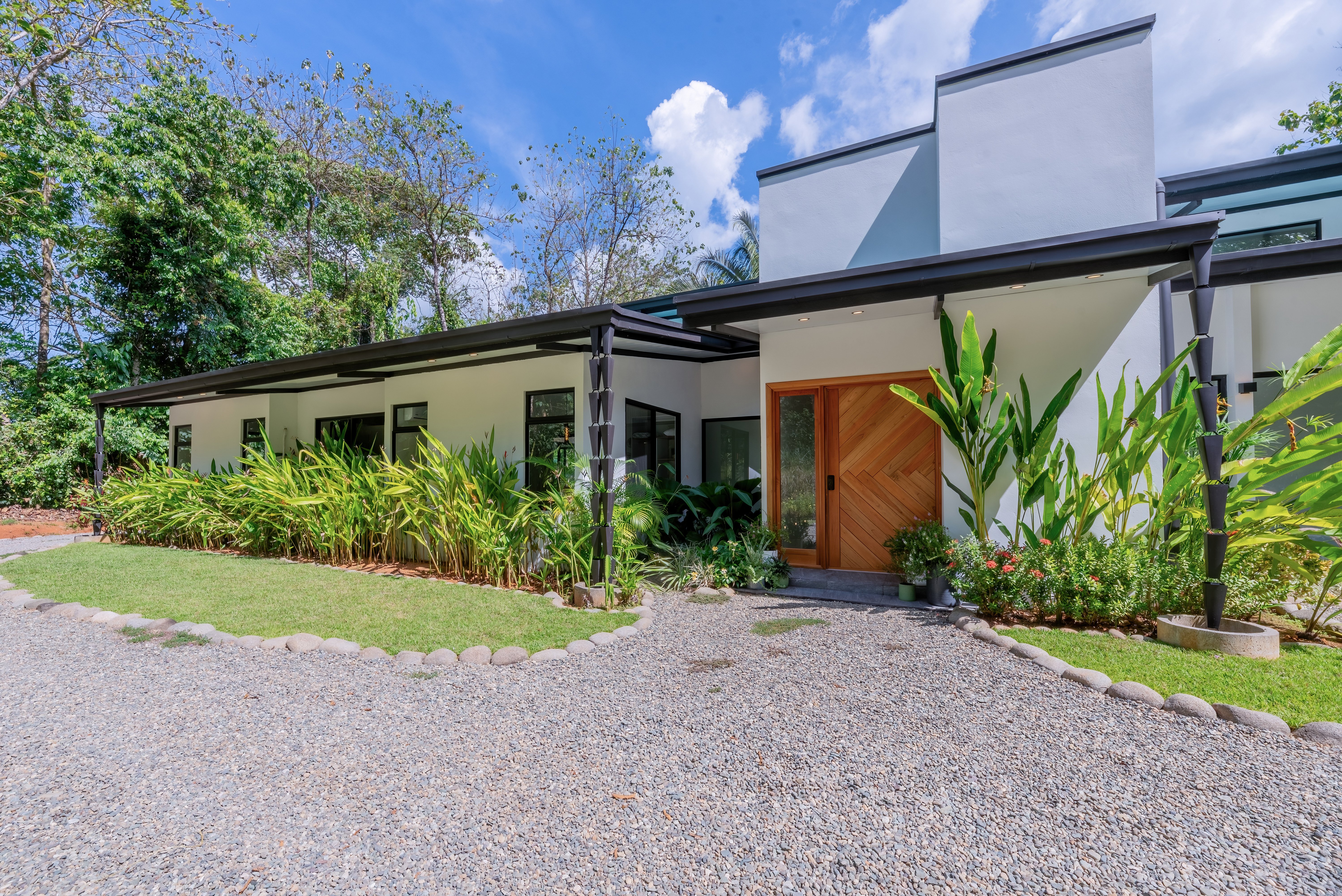 New Jungle Estate (Casa Oropendula) on 3.4 Acres in Dominical property photo 2