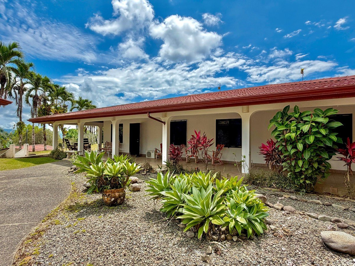 Home (Casa De La Rosa) on 3.64 Acres in Lagunas de Baru property photo 2