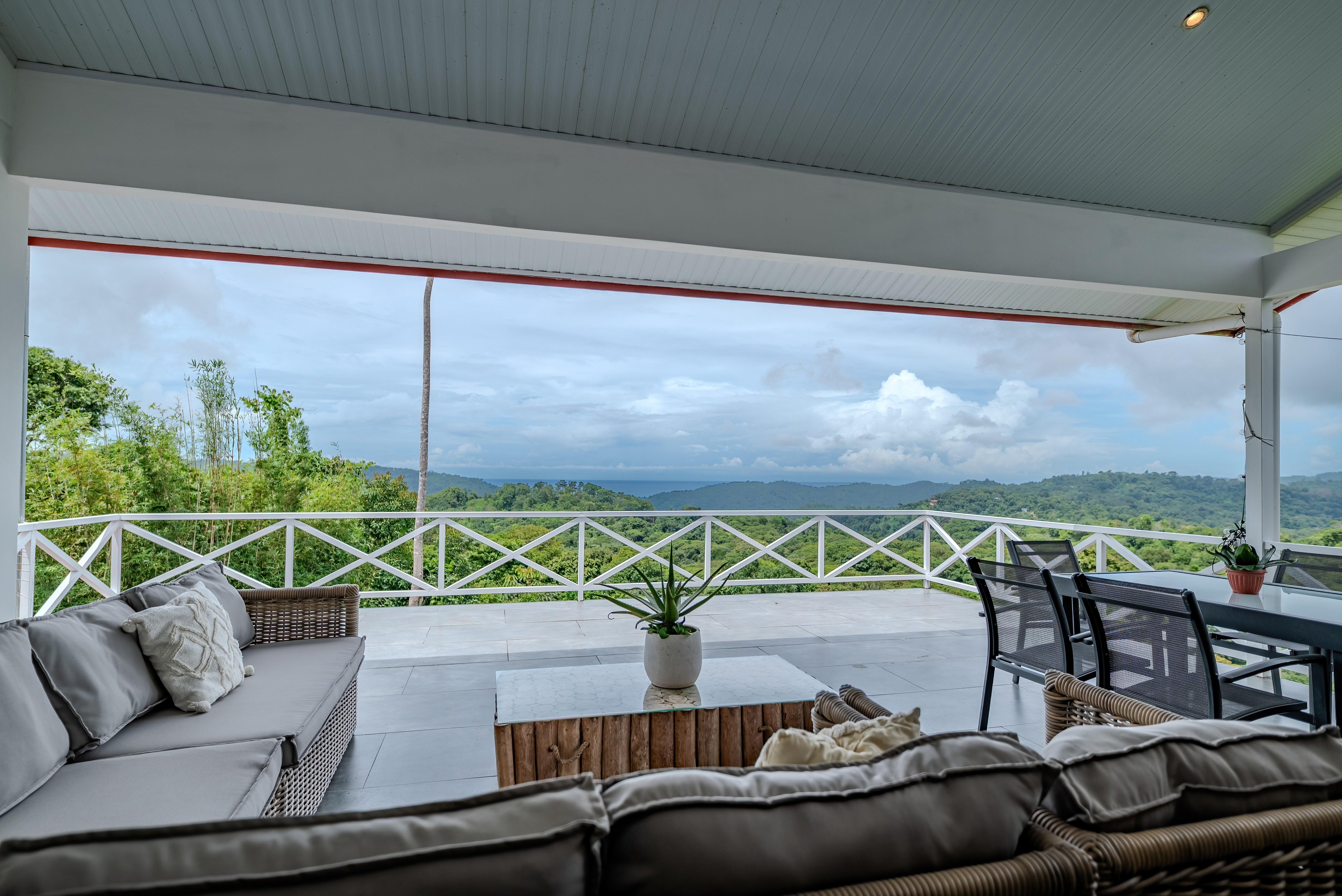Ocean & Mountain View Home (Casa Blanca) in Platanillo in San Isidro, Costa Rica