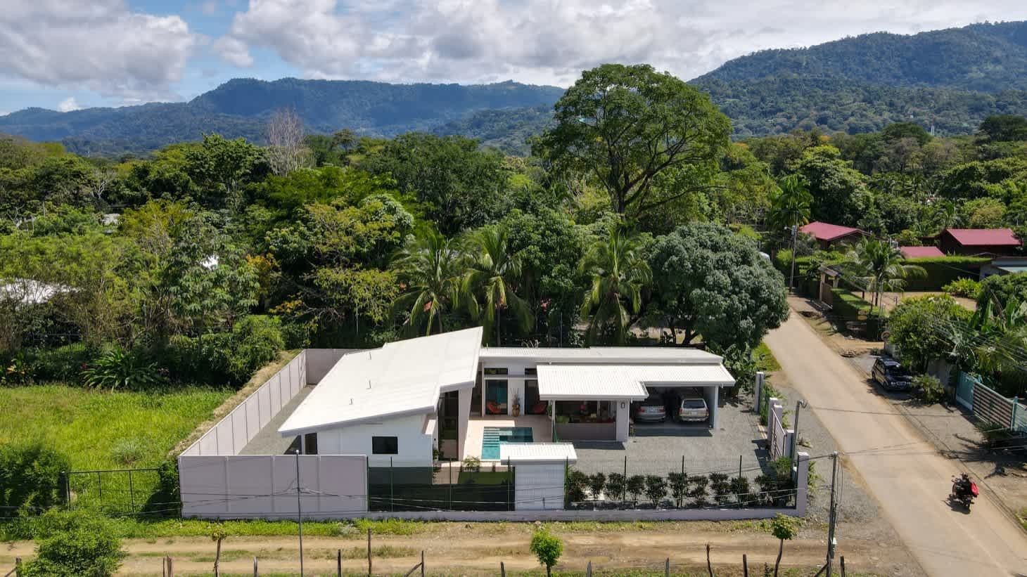 Turnkey Modern Home in Central Uvita property photo 3