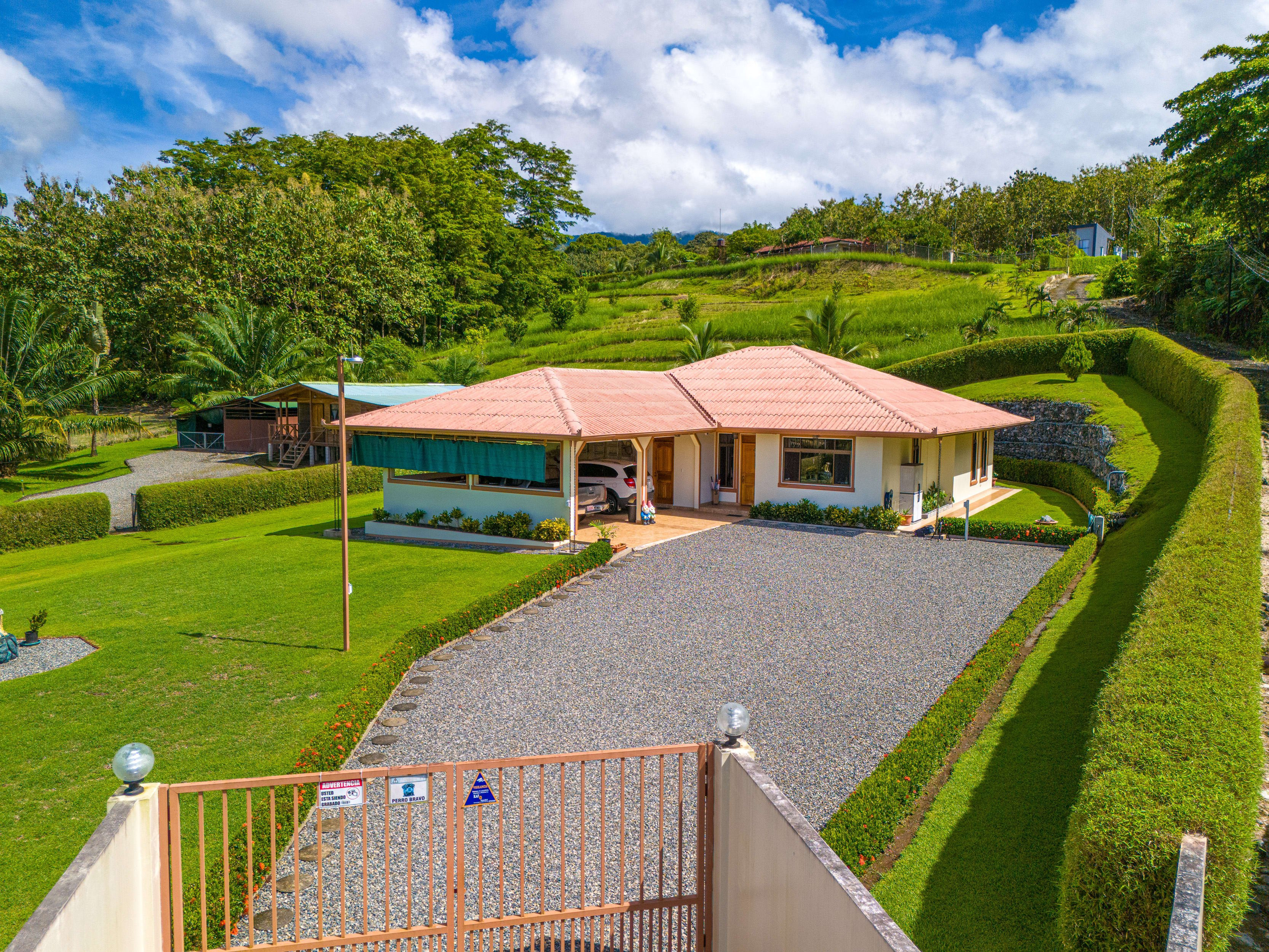 Custom Home in La Palma, Palmar Sur property photo 4