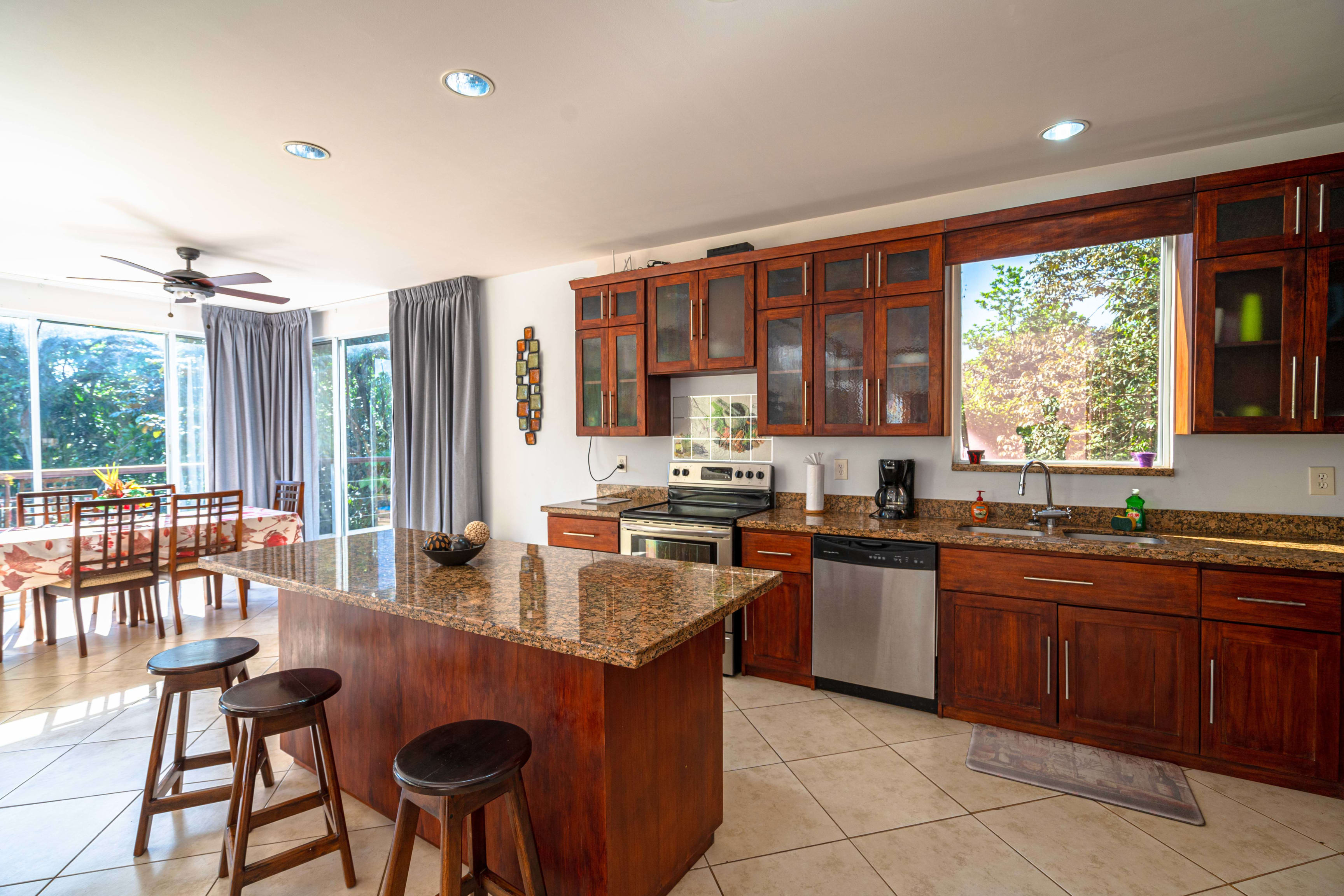 Modern Jungle Villa Between Quepos and Parrita property photo 2