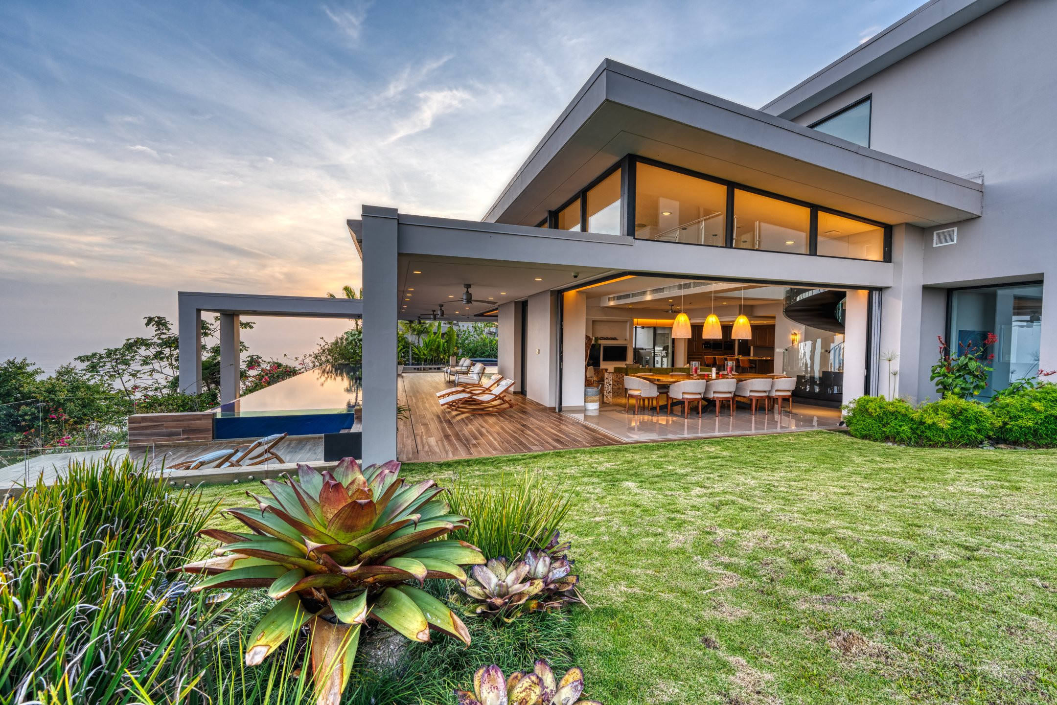 Luxury Estate (Chateau Montage) in Escaleras, Dominical property photo 2
