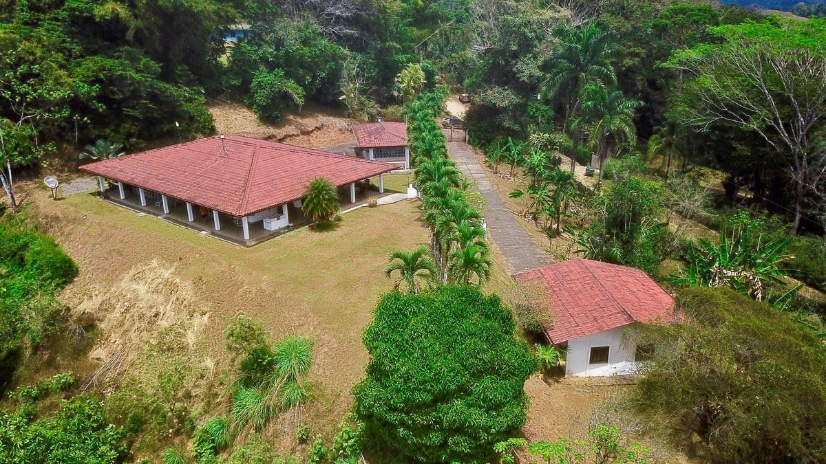 Home (Casa De La Rosa) on 3.64 Acres in Lagunas de Baru property photo 5