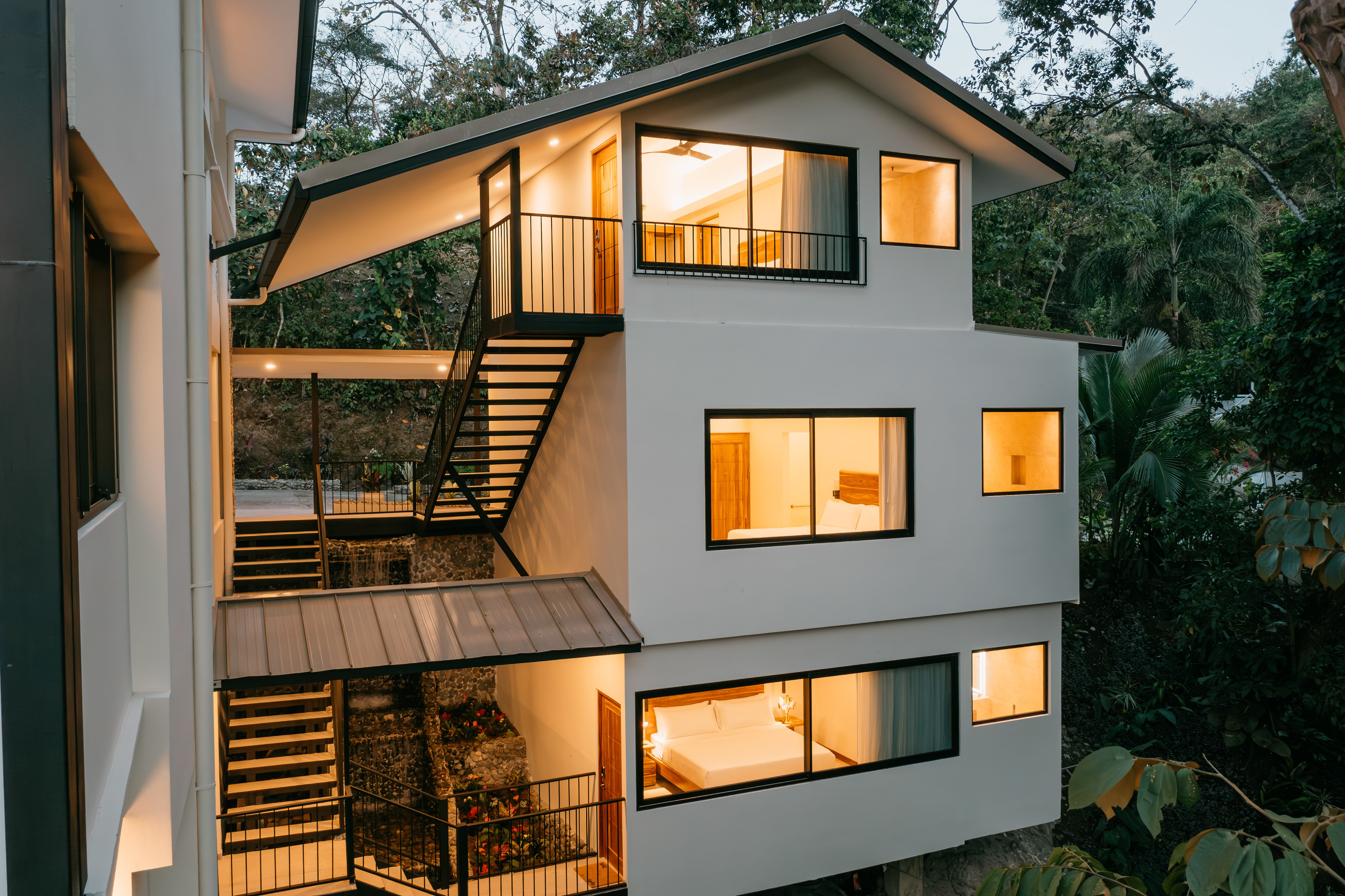 Turnkey 9-Suite Ocean View Estate in Manuel Antonio property photo 3