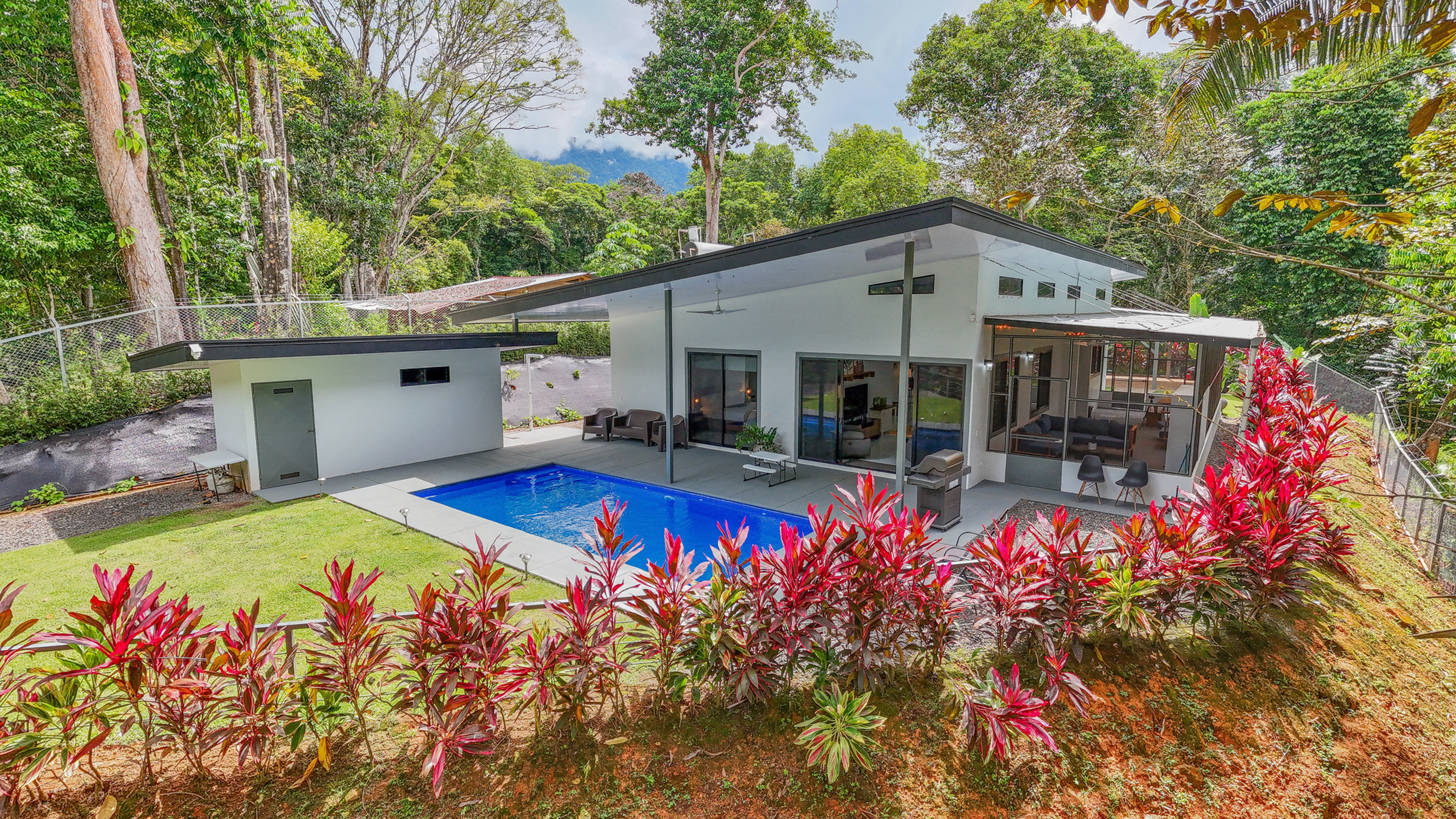 Modern Jungle Home in Cinco Ventanas, Ojochal in Ojochal, Costa Rica