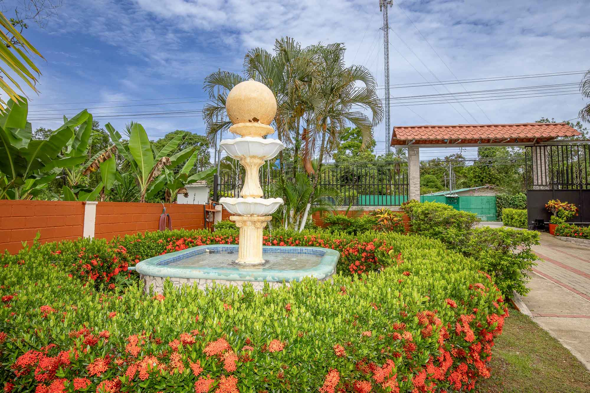 Spacious Home in Quepos property photo 3