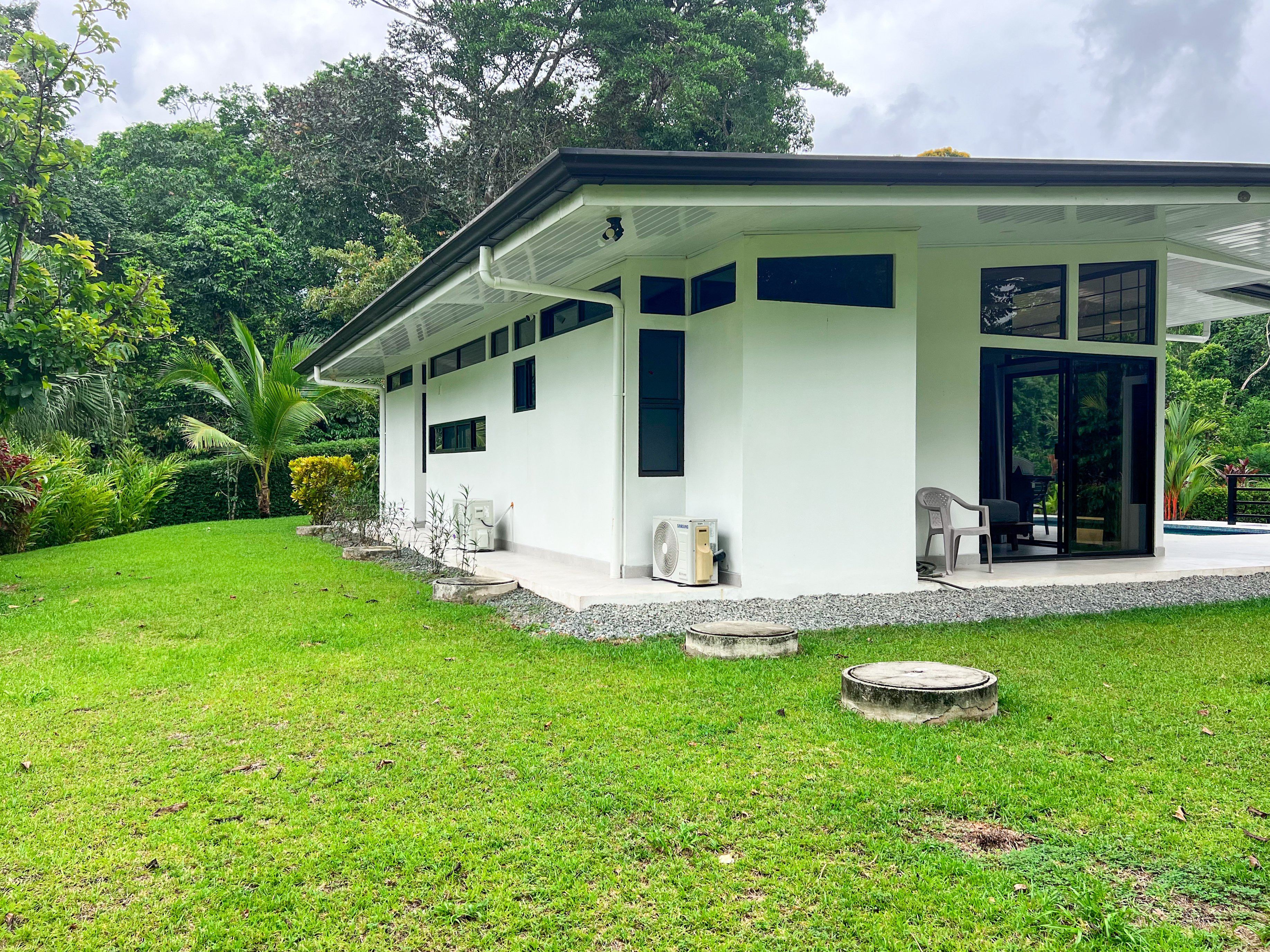 Modern Home (Casa Canto del Rio) in Ojochal in Ojochal, Costa Rica