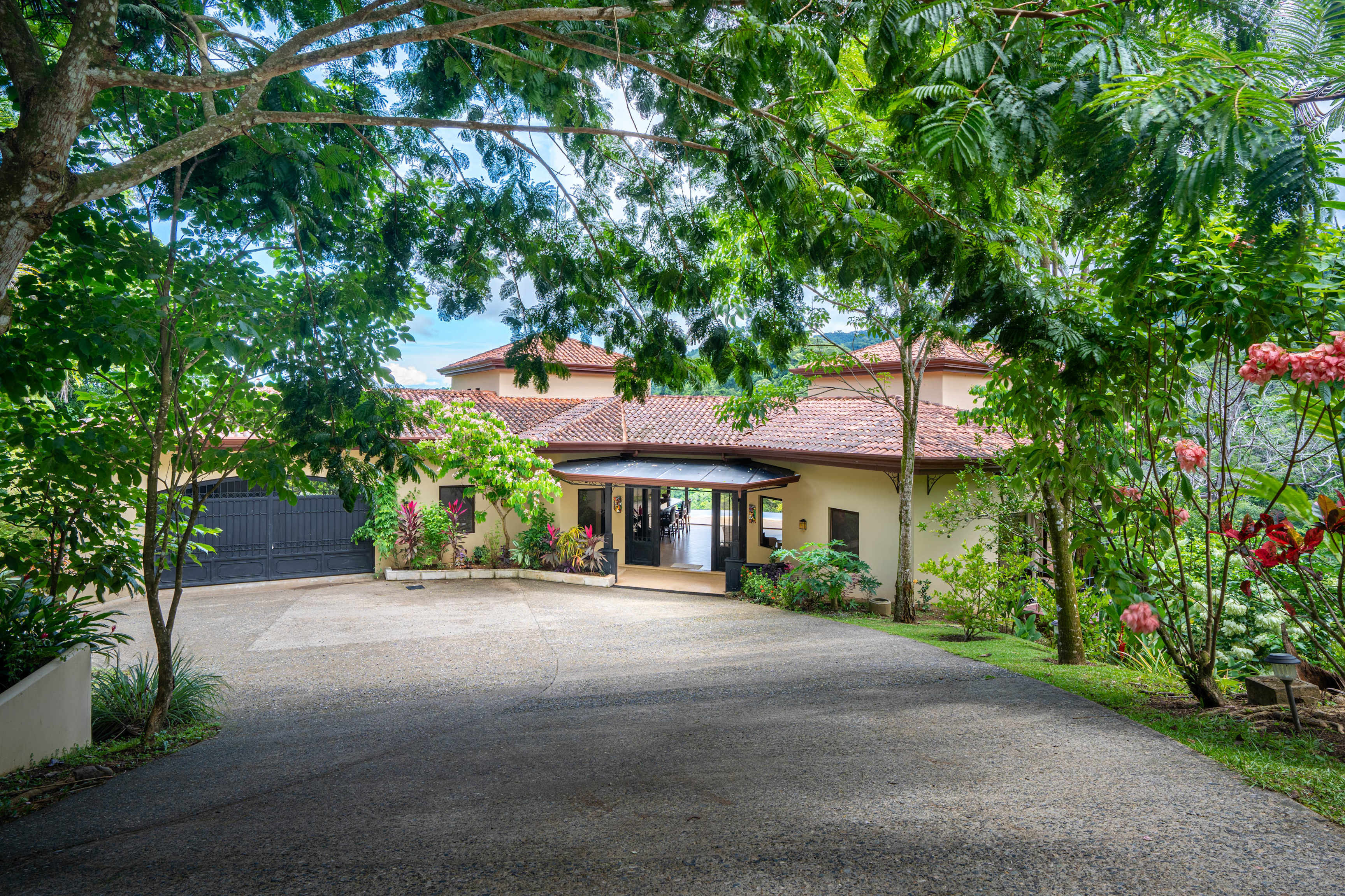 71-Acre Luxury Estate in Tres Rios property photo 2
