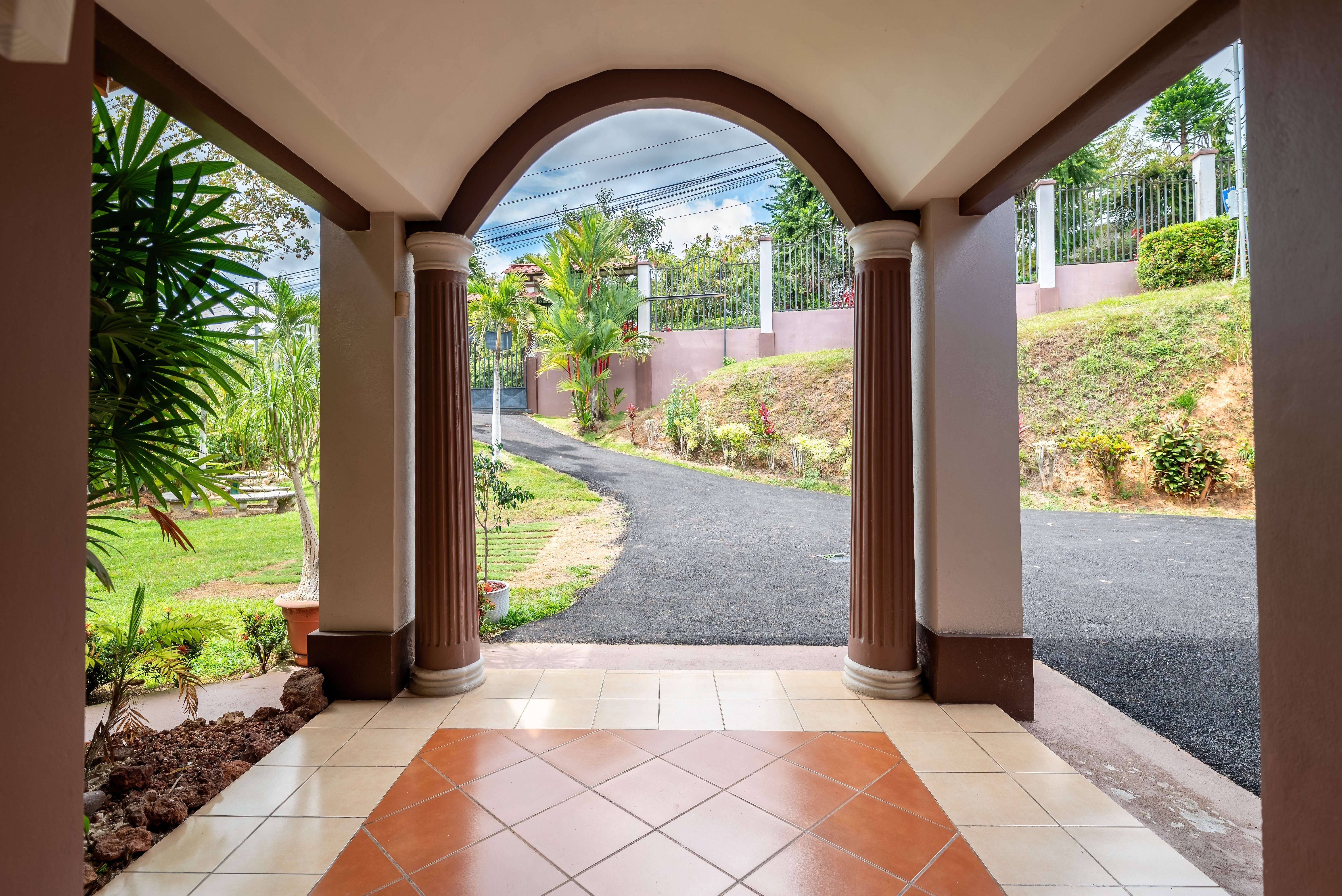 Colonial-Mediterranean Home in La Bonita de Rivas property photo 3