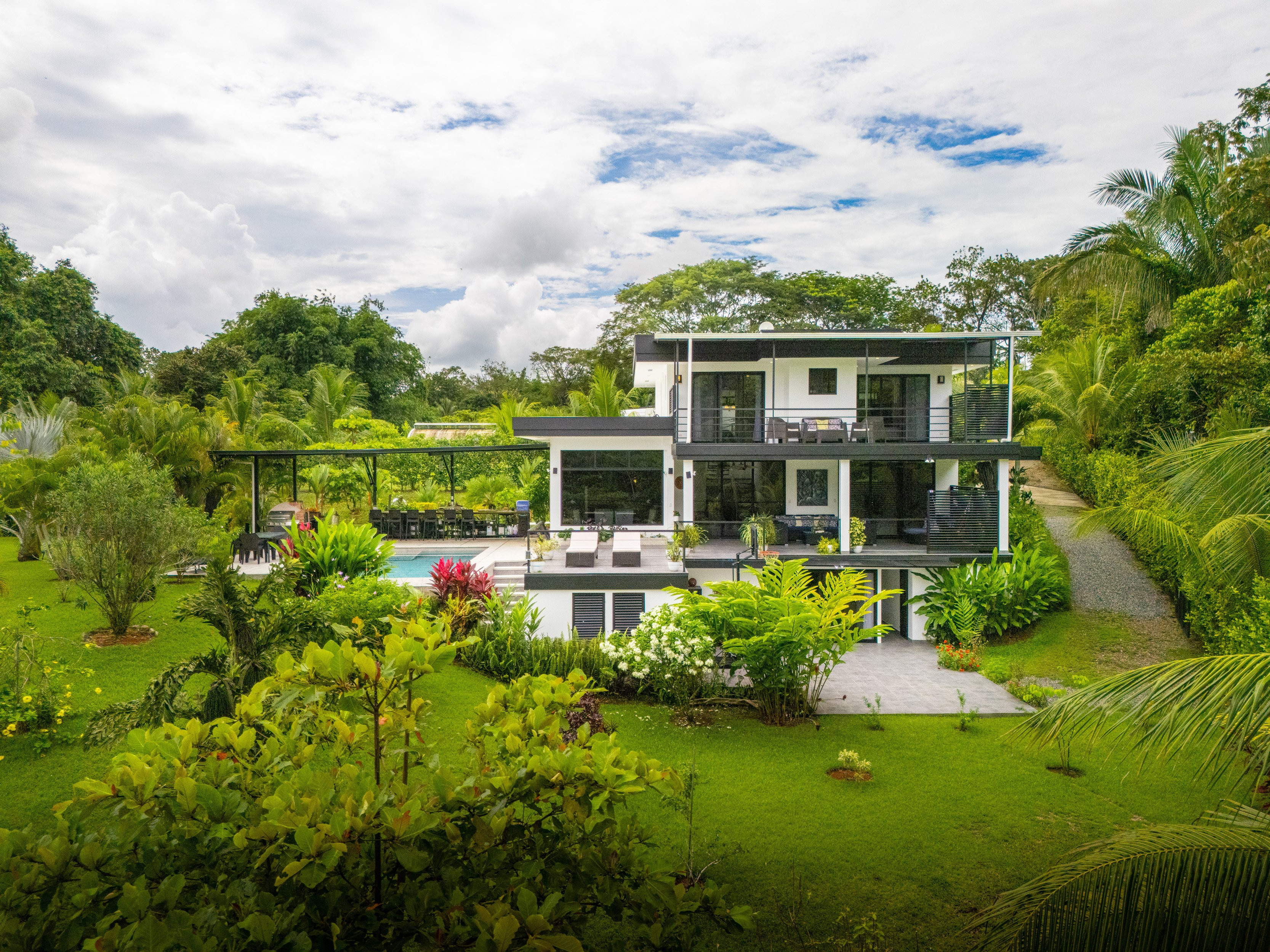 Modern 4-Bedroom Home in Ojochal property photo 4